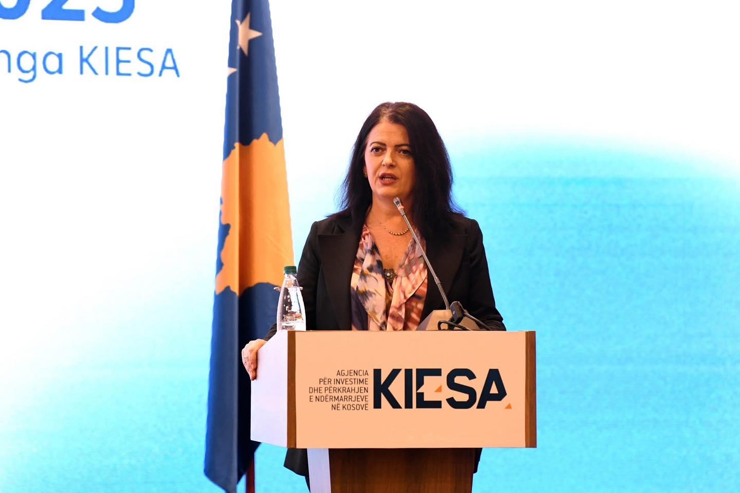 On December 15, 2025, it was an honor and a pleasure that Arieta Vula Pozhegu, Director of Shoqata e Përpunuesve të Drurit të Kosovës (SHPDK), moderated the panel at the KIESA Annual Conference on Industrial Performance 2025 and plans for SME support